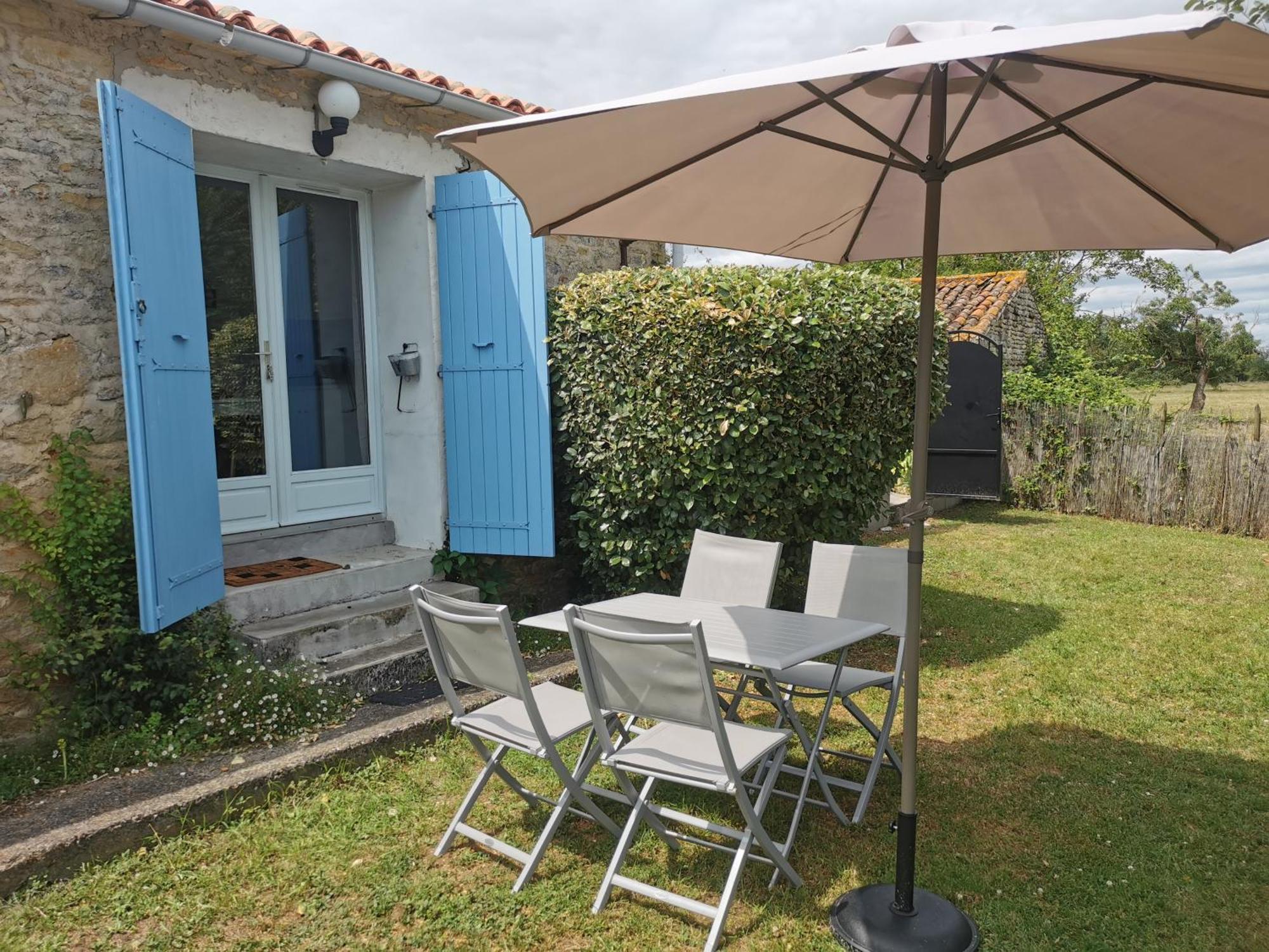 L'enclos bleu Chaille-Les-Marais Exterior foto