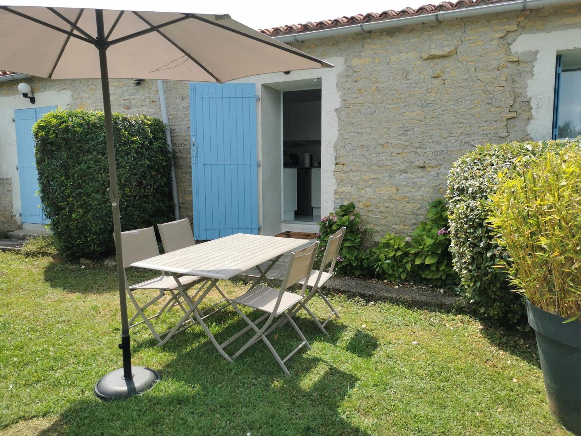 L'enclos bleu Chaille-Les-Marais Exterior foto